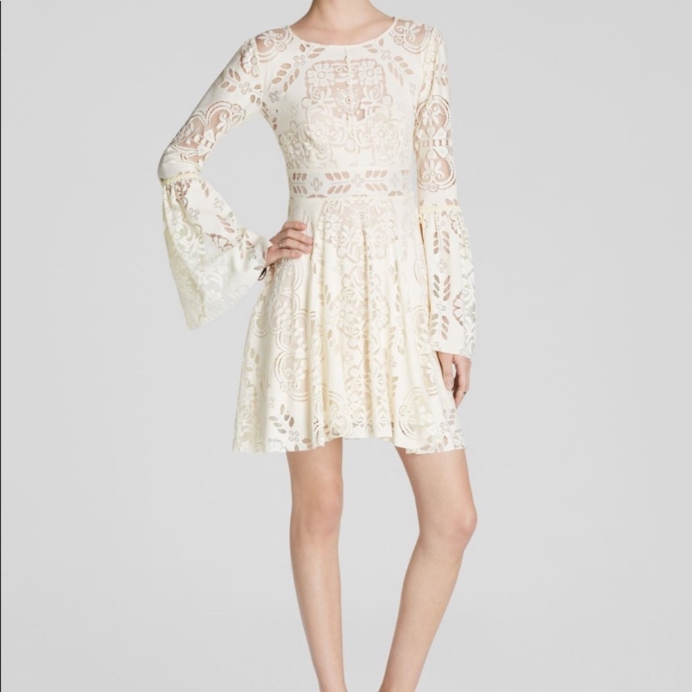 Free People Off-White Lace Dress Tan Lining Bell Sleeve Open Back size 2